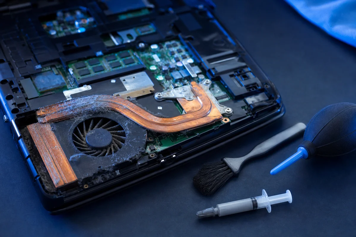 Laptop się przegrzewa – czyszczenie chłodzenia laptopa